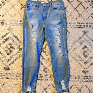 KANCAN HIGH RISE LIGHT WASH DISTRESSED SKINNY JEANS SIZE 11/29 STRETCHY LIKE NEW